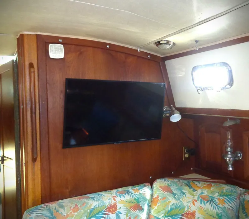 Slide: The Image of Pacific Seacraft 37 1995 - 8