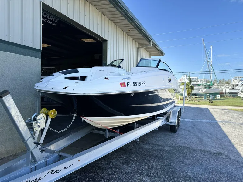 Slide: The Image of Sea Ray 260 Sundeck 2014 - 16
