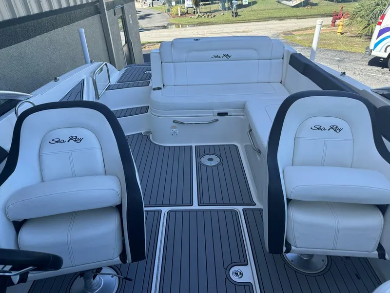 Slide: The Image of Sea Ray 260 Sundeck 2014 - 5