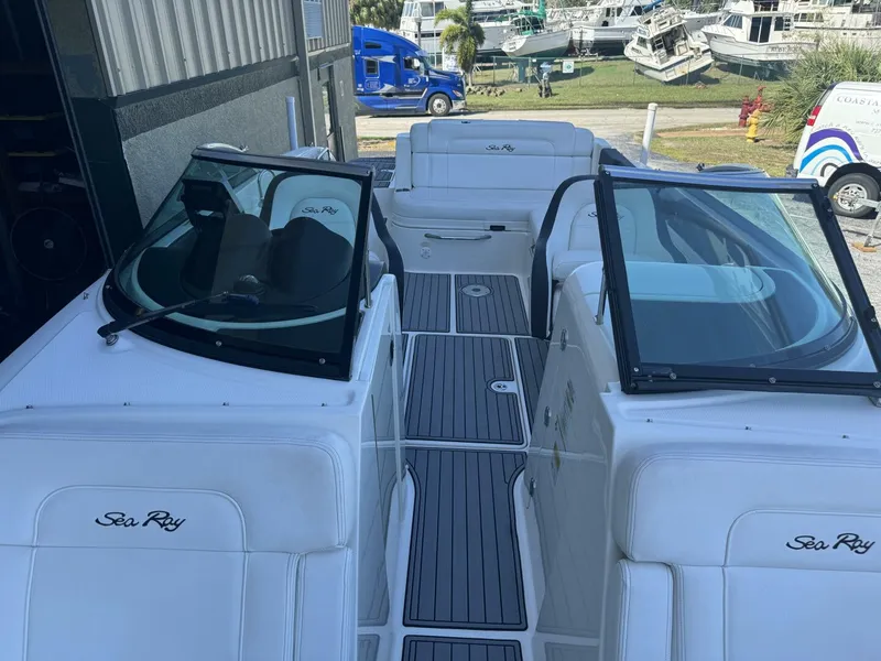 Slide: The Image of Sea Ray 260 Sundeck 2014 - 6