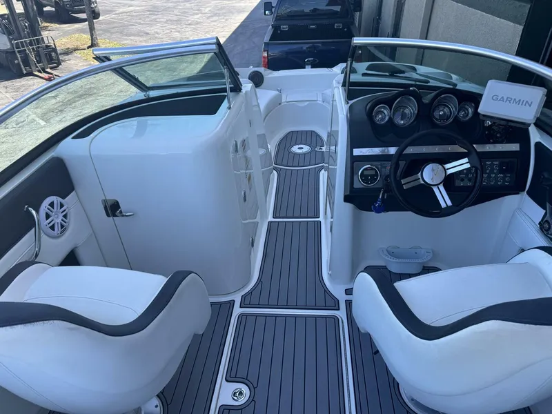 Slide: The Image of Sea Ray 260 Sundeck 2014 - 7