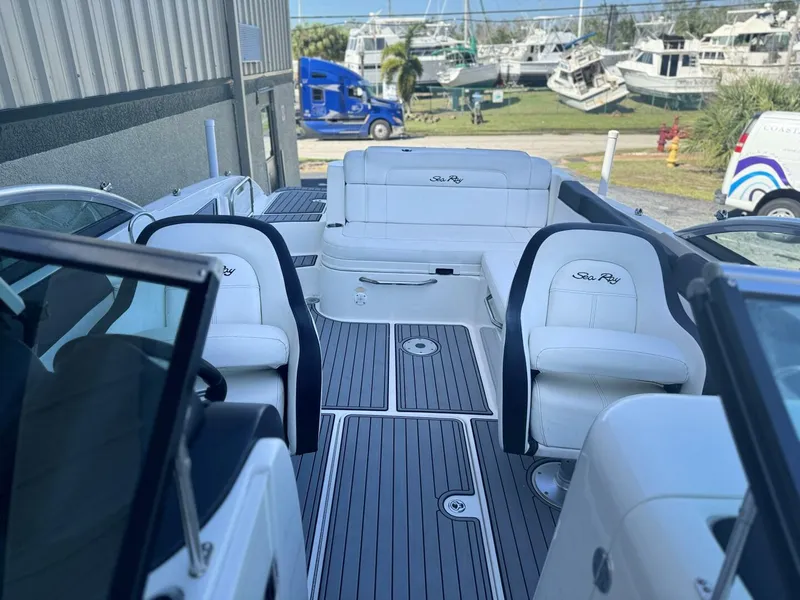 Slide: The Image of Sea Ray 260 Sundeck 2014 - 8