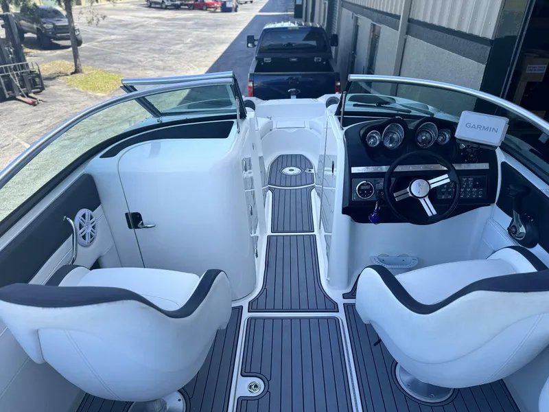 Slide: The Image of Sea Ray 260 Sundeck 2014 - 9