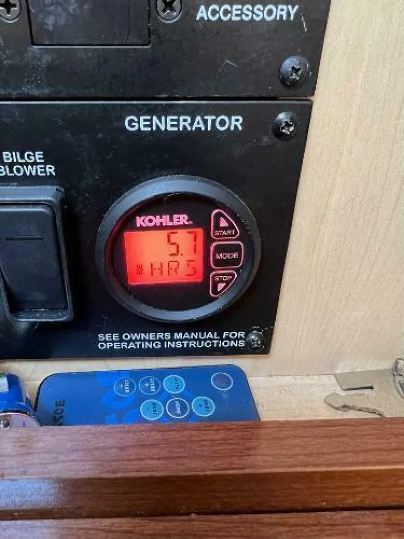 Slide: The Image of Sea Ray Sundancer 2012 - 22