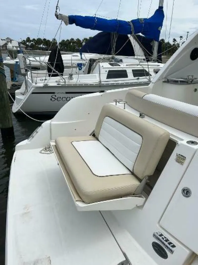 Slide: The Image of Sea Ray Sundancer 2012 - 4