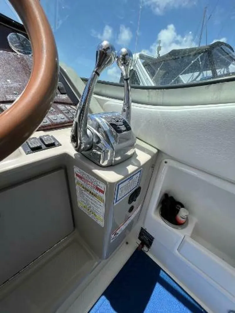 Slide: The Image of Sea Ray Sundancer 2012 - 7