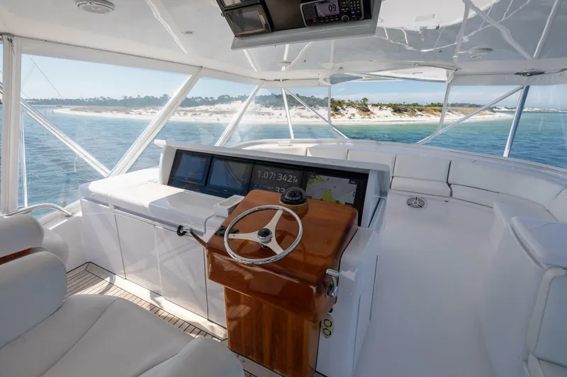 Slide: The Image of Hatteras 68 Convertible 2005 - 30