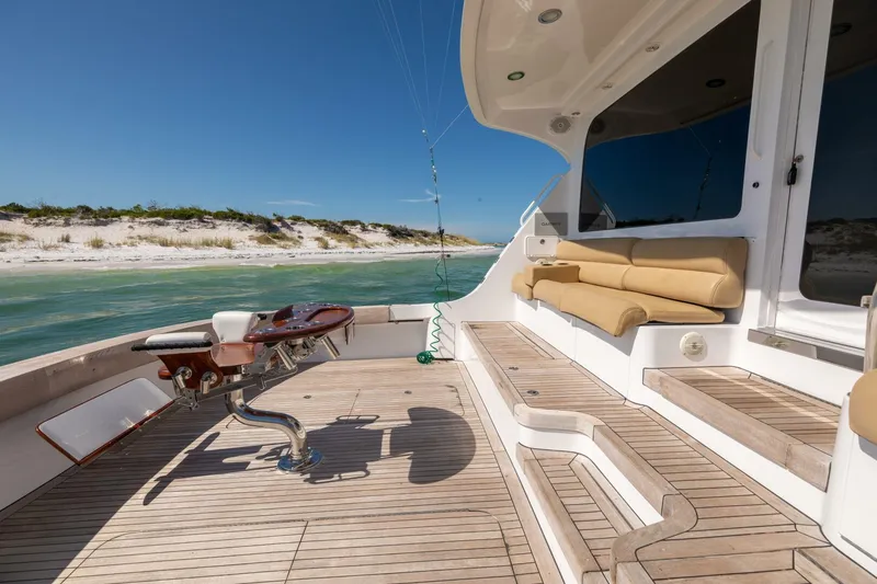 Slide: The Image of Hatteras 68 Convertible 2005 - 32