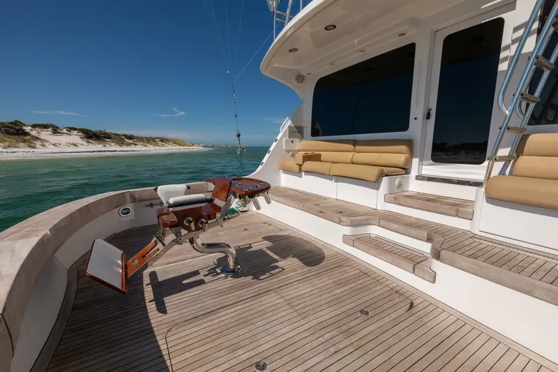 Slide: The Image of Hatteras 68 Convertible 2005 - 33