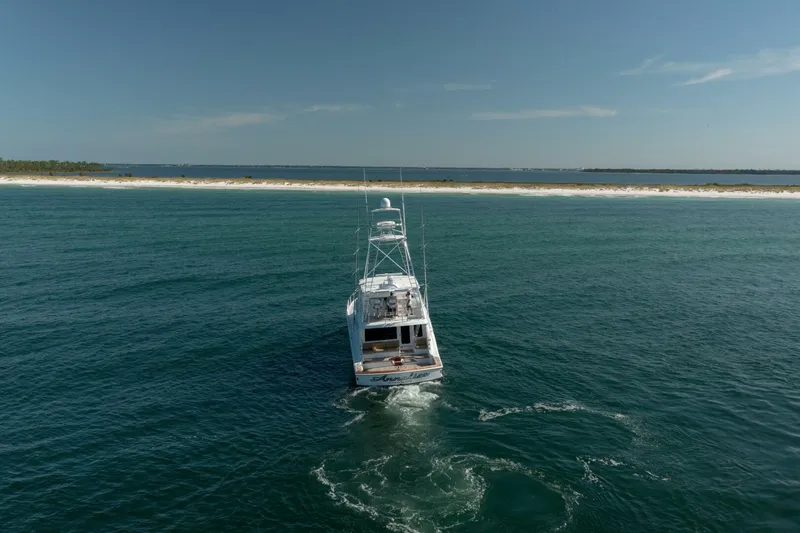 Slide: The Image of Hatteras 68 Convertible 2005 - 39