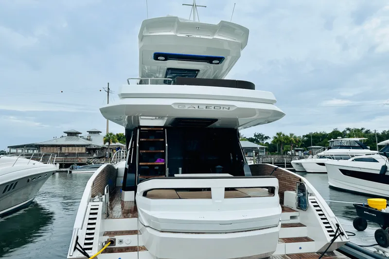 Slide: The Image of Galeon 500 FLY 2024 - 14