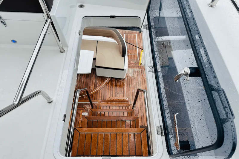 Slide: The Image of Galeon 500 FLY 2024 - 18
