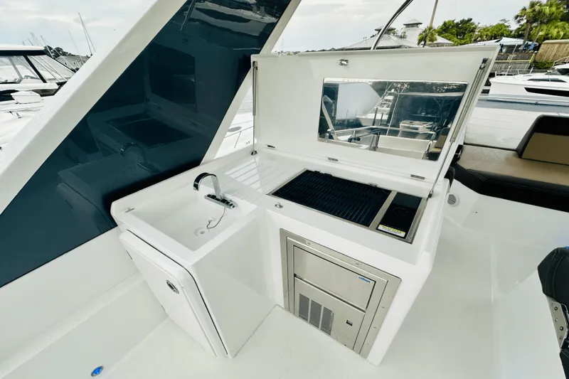 Slide: The Image of Galeon 500 FLY 2024 - 19