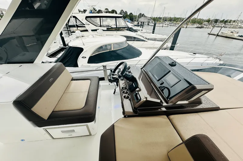 Slide: The Image of Galeon 500 FLY 2024 - 23