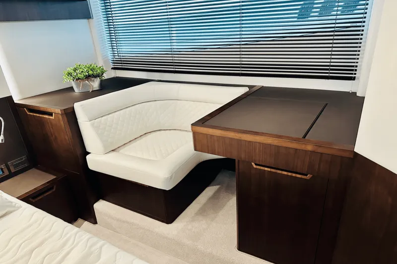Slide: The Image of Galeon 500 FLY 2024 - 33