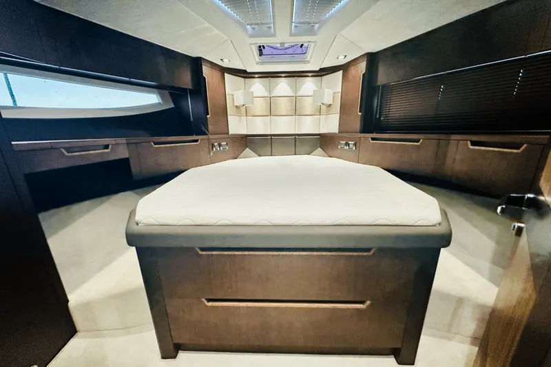 Slide: The Image of Galeon 500 FLY 2024 - 42