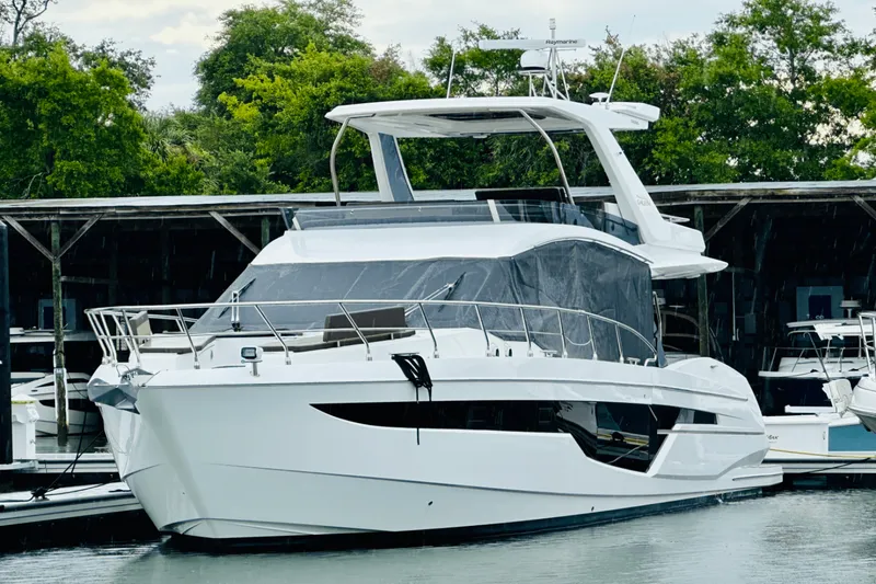 Slide: The Image of Galeon 500 FLY 2024 - 9