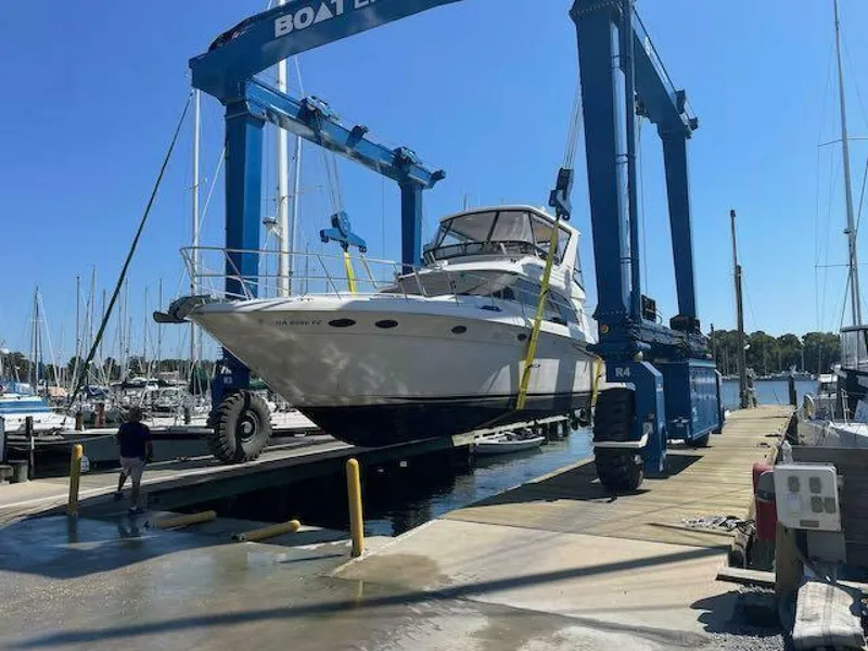 Slide: The Image of Sea Ray 480 Sedan Bridge 1999 - 10