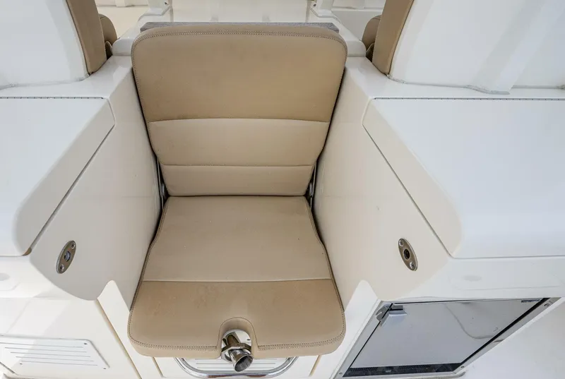 Slide: The Image of Scout 420 LXF 2019 - 14