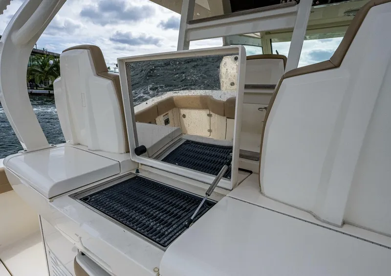 Slide: The Image of Scout 420 LXF 2019 - 16