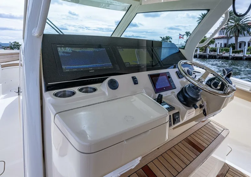 Slide: The Image of Scout 420 LXF 2019 - 2