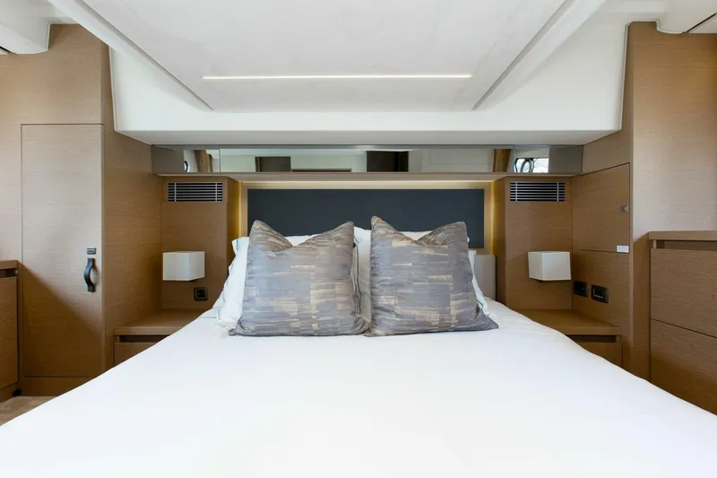 Slide: The Image of Prestige 460 Flybridge 2023 - 11