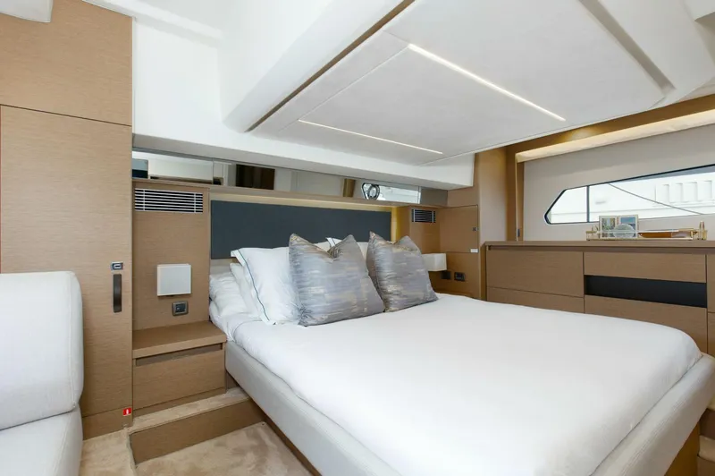 Slide: The Image of Prestige 460 Flybridge 2023 - 14