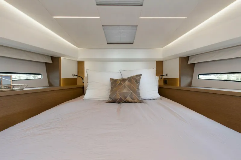 Slide: The Image of Prestige 460 Flybridge 2023 - 8