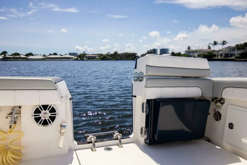 Slide: The Image of Regulator Marine 41 Center Console 2021 - 13