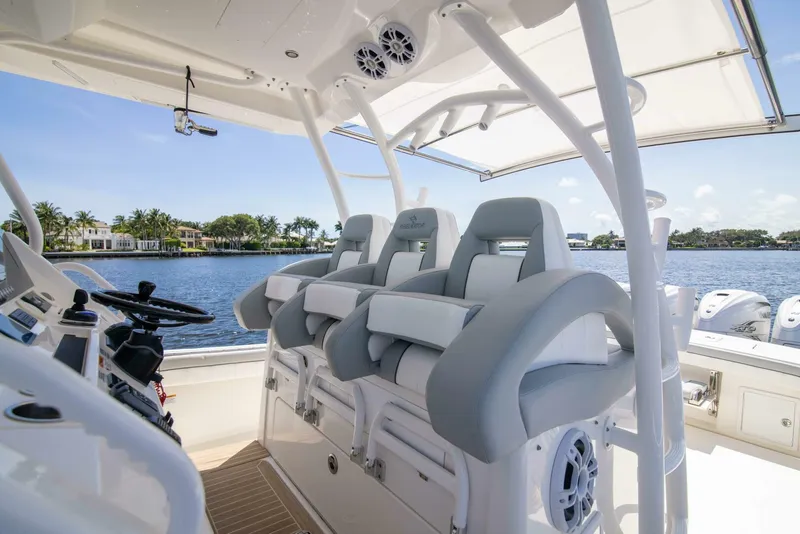 Slide: The Image of Regulator Marine 41 Center Console 2021 - 14
