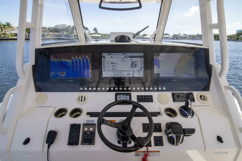 Slide: The Image of Regulator Marine 41 Center Console 2021 - 16