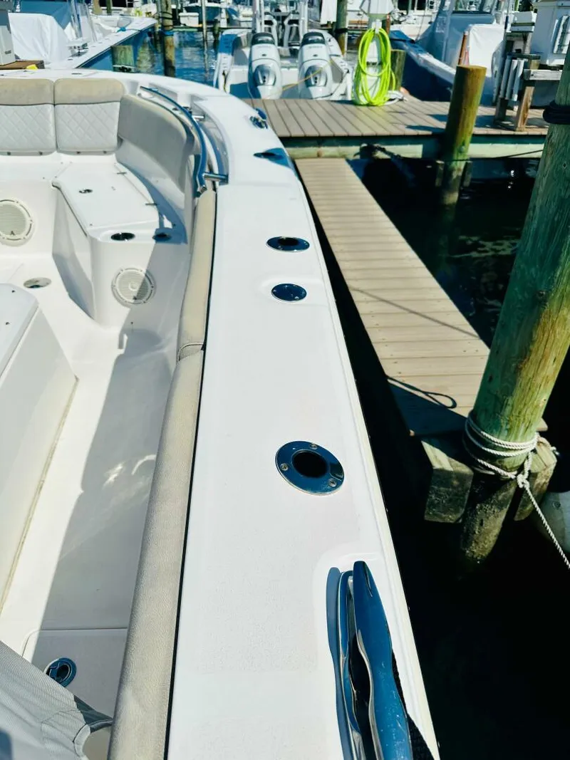 Slide: The Image of Sea Fox 328 Commander 2019 - 10