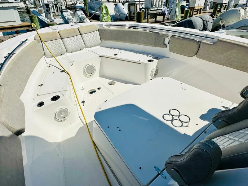 Slide: The Image of Sea Fox 328 Commander 2019 - 11