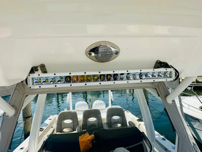 Slide: The Image of Sea Fox 328 Commander 2019 - 6