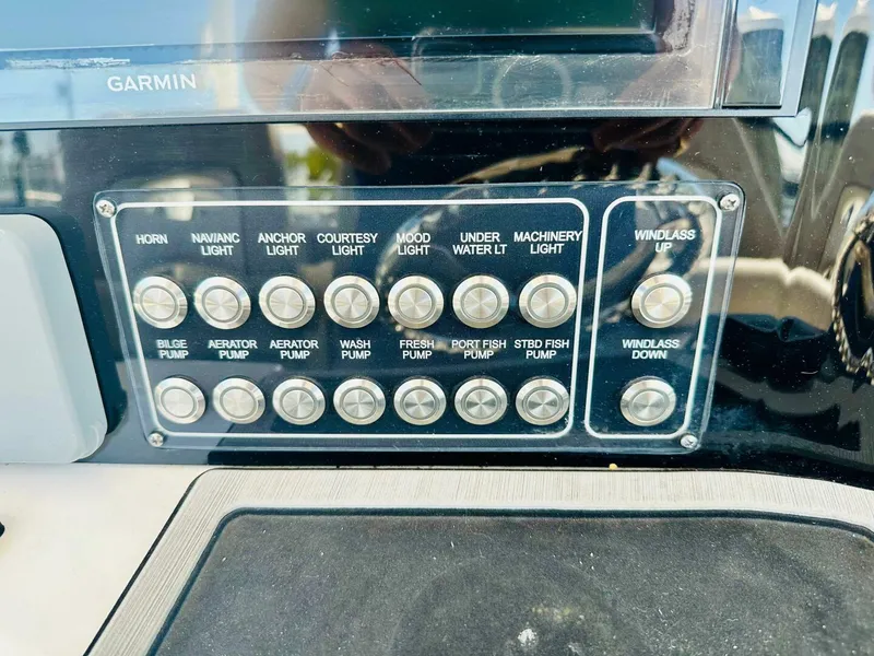 Slide: The Image of Sea Fox 328 Commander 2019 - 8