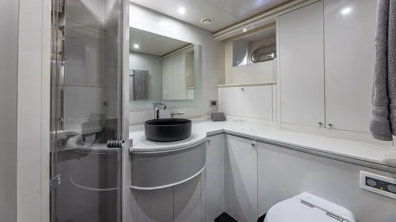 Slide: The Image of Azimut 2000 - 102