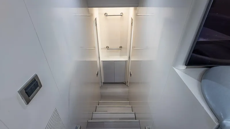Slide: The Image of Azimut 2000 - 103