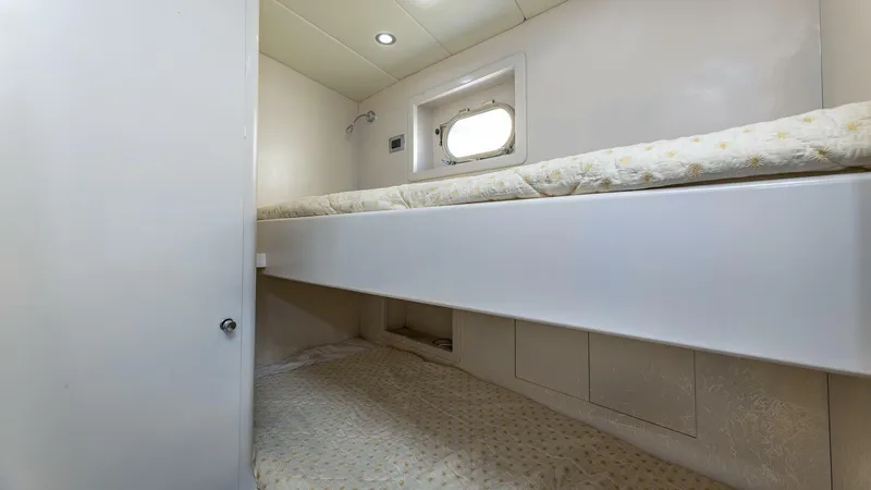 Slide: The Image of Azimut 2000 - 105