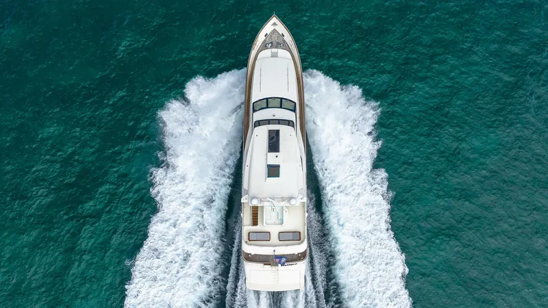 Slide: The Image of Azimut 2000 - 15