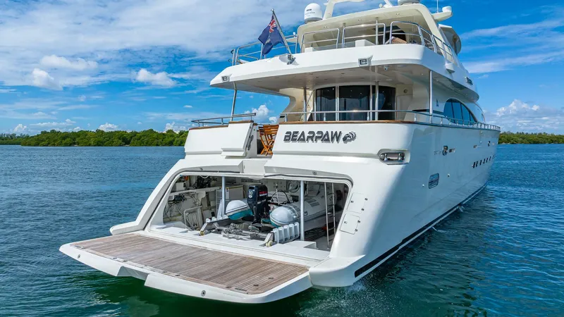 Slide: The Image of Azimut 2000 - 21