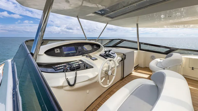 Slide: The Image of Azimut 2000 - 34