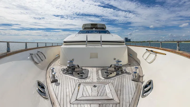 Slide: The Image of Azimut 2000 - 51