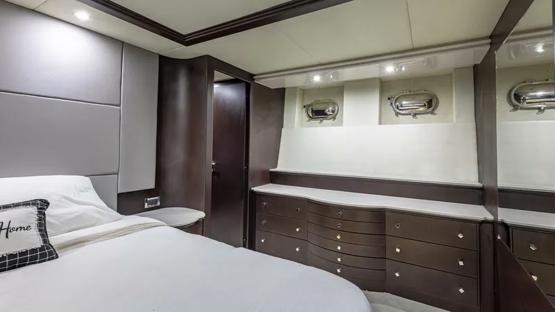 Slide: The Image of Azimut 2000 - 80