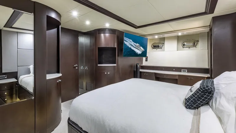 Slide: The Image of Azimut 2000 - 81