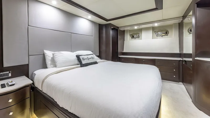 Slide: The Image of Azimut 2000 - 82
