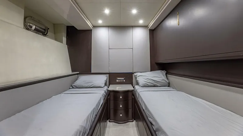 Slide: The Image of Azimut 2000 - 88