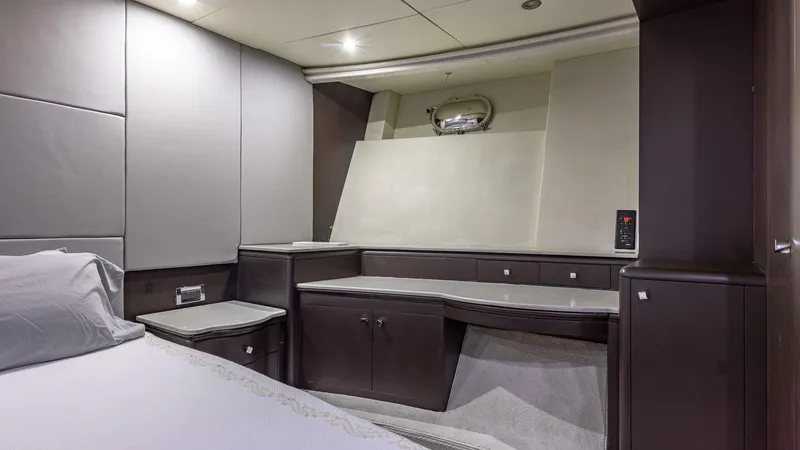 Slide: The Image of Azimut 2000 - 98