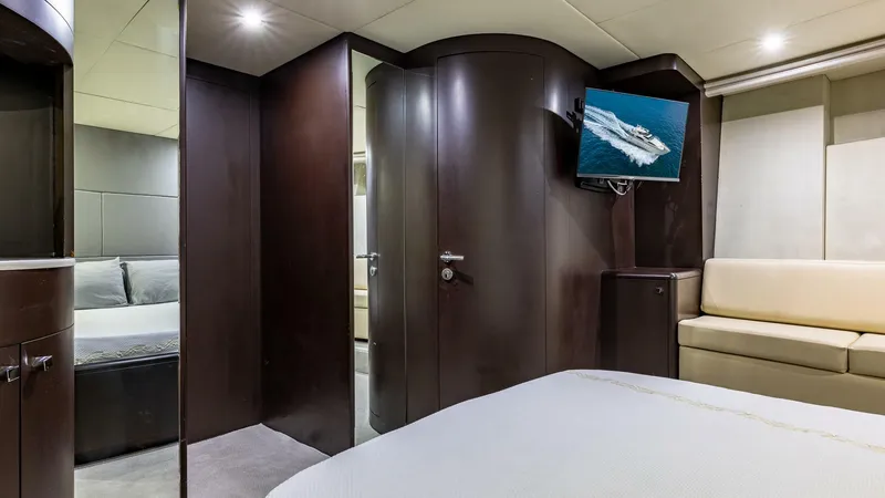 Slide: The Image of Azimut 2000 - 99