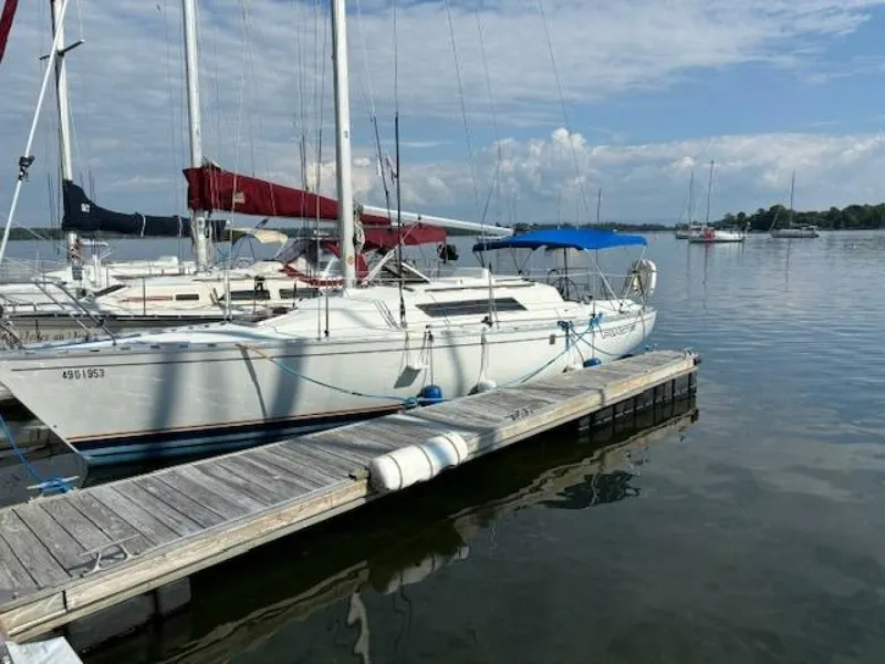 Slide: The Image of Beneteau 1984 - 12