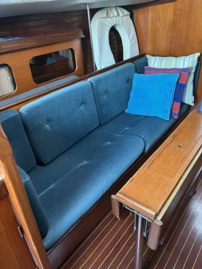 Slide: The Image of Beneteau 1984 - 17